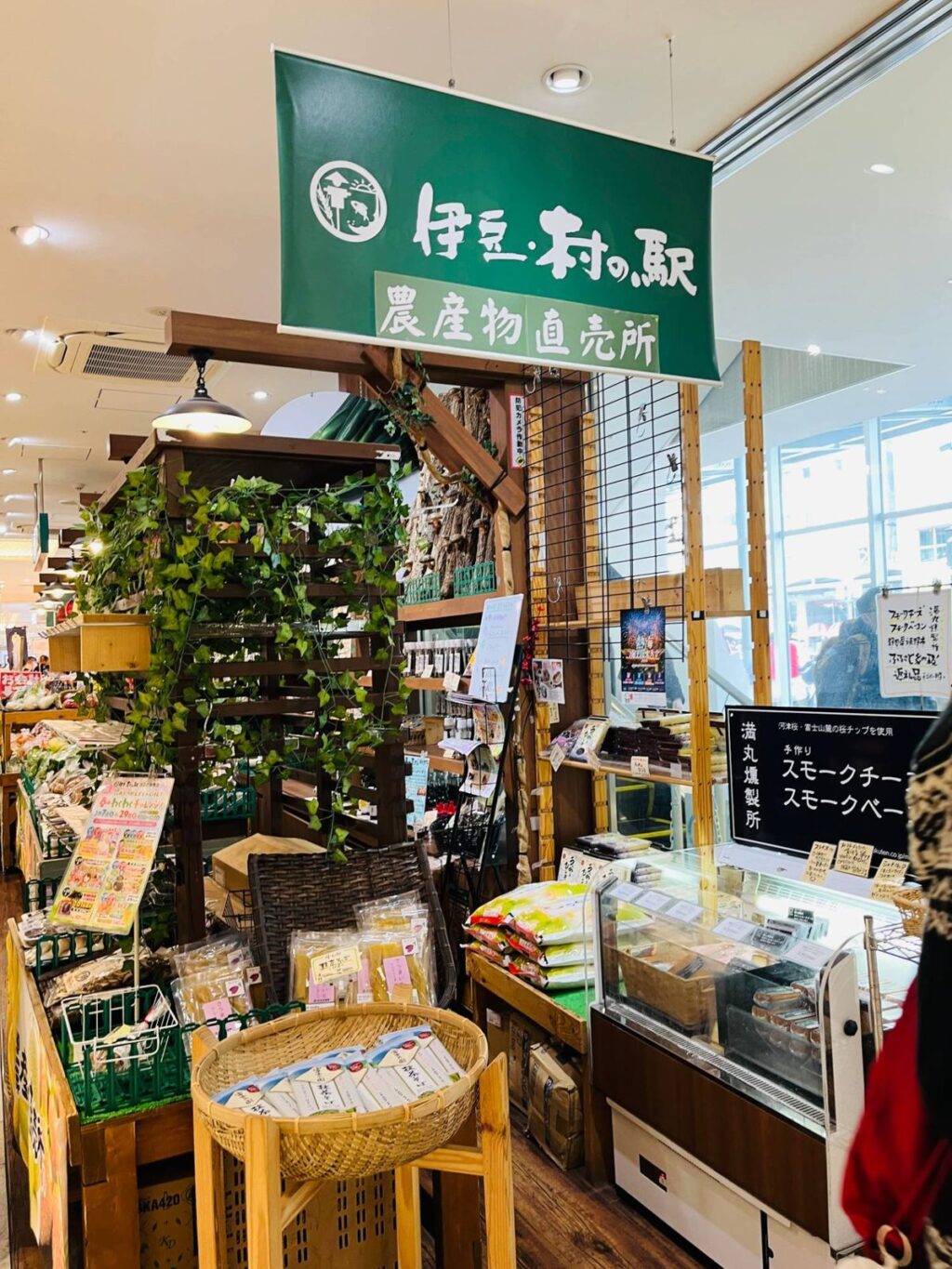 熱海仲見世通りの店先