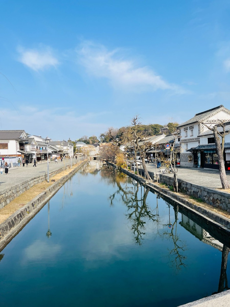 倉敷美観地区 倉敷川沿いの白壁の街並み