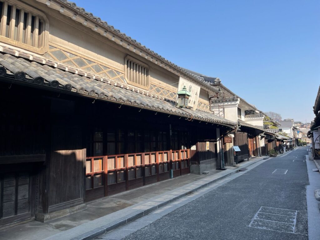 倉敷本町通りの歴史ある町家の街並み