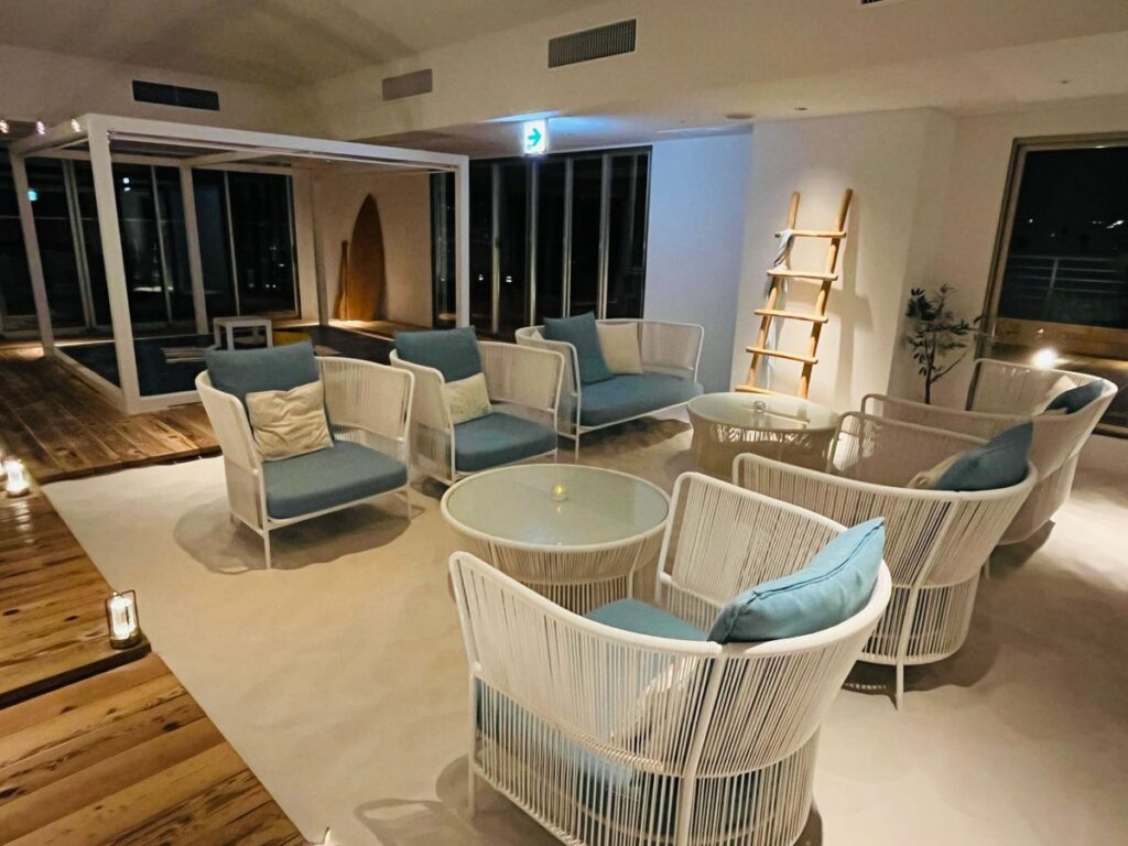 ソラノビーチBooks&Cafeの夜