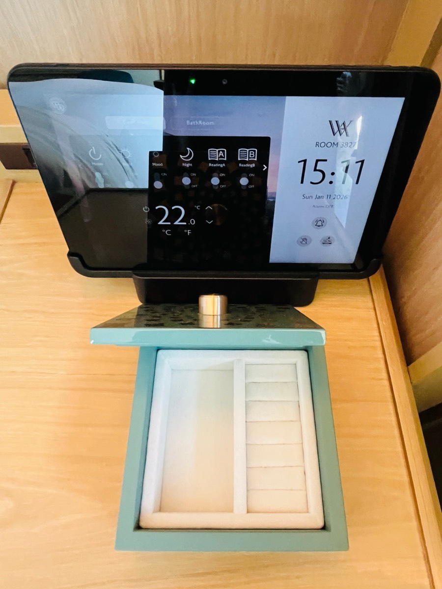 ベッドサイドのタブレット