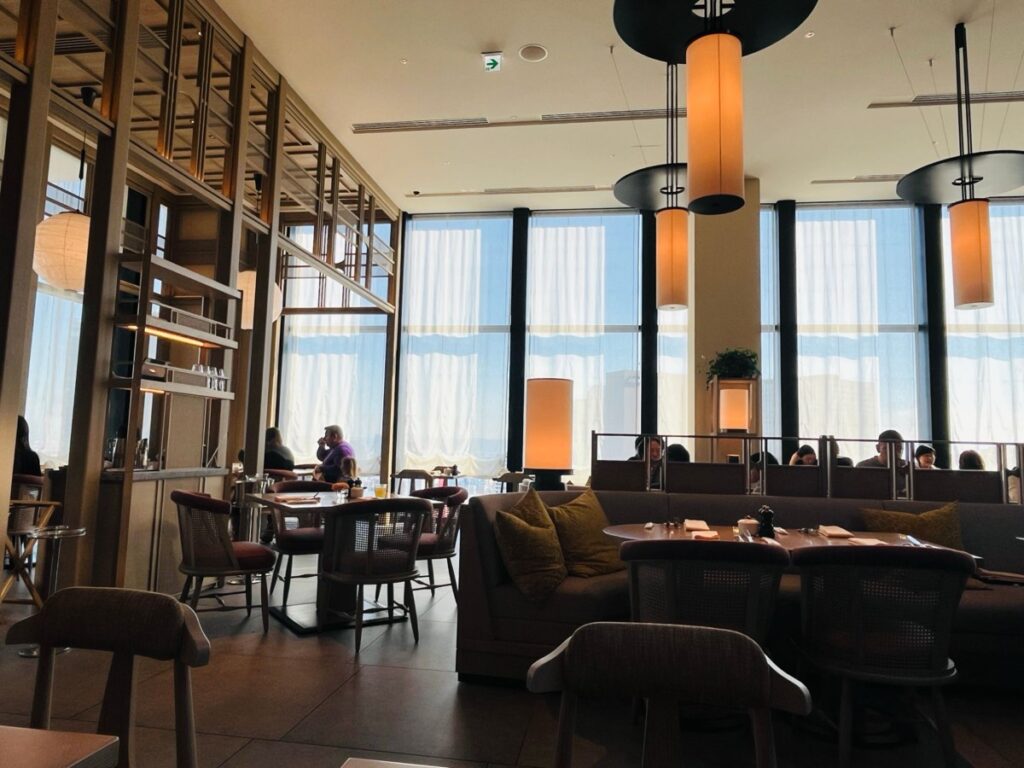 レストラン「ジョリー」の店内
