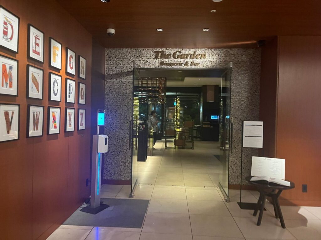 レストラン The Garden Brasserie & Bar の入口