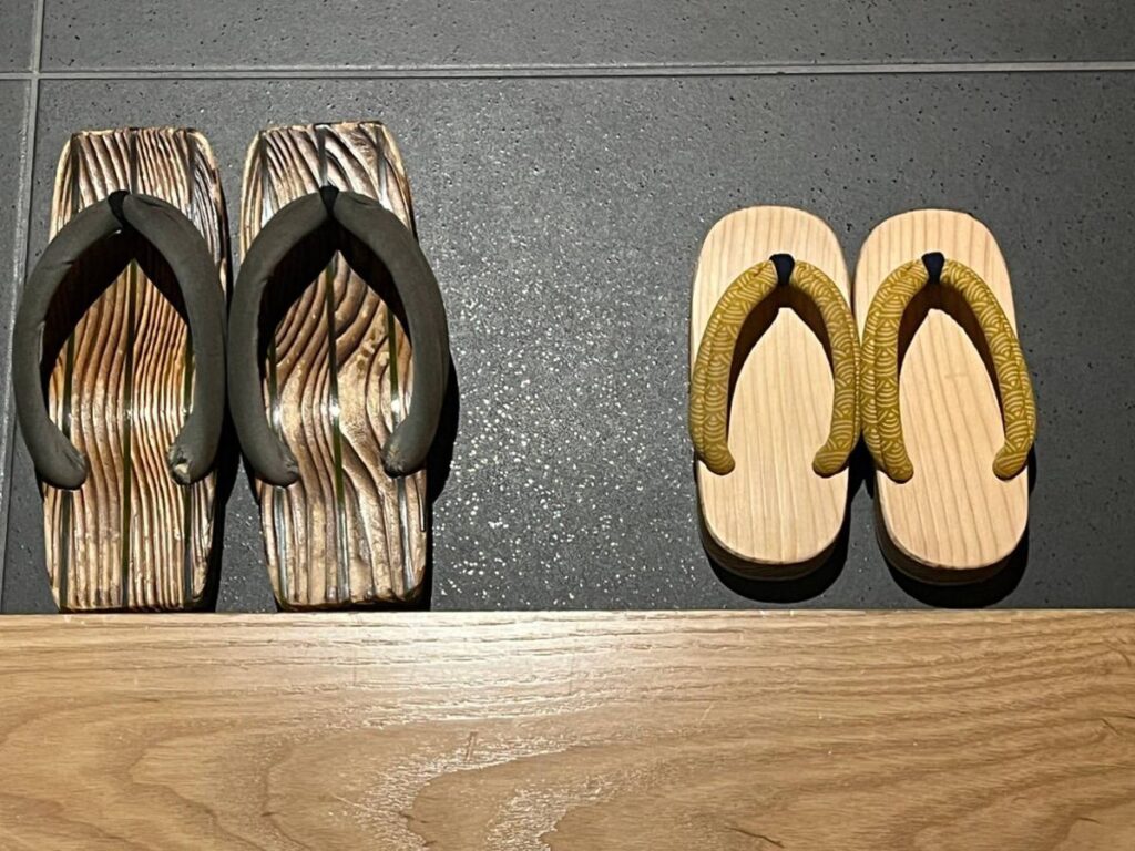 界 別府の大人用と子ども用の下駄