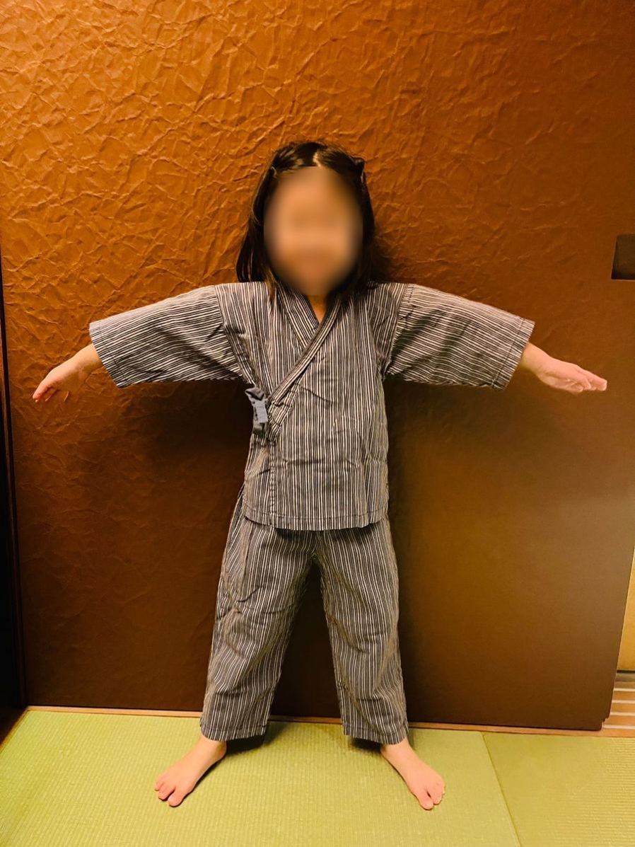界 別府の作務衣を着た娘