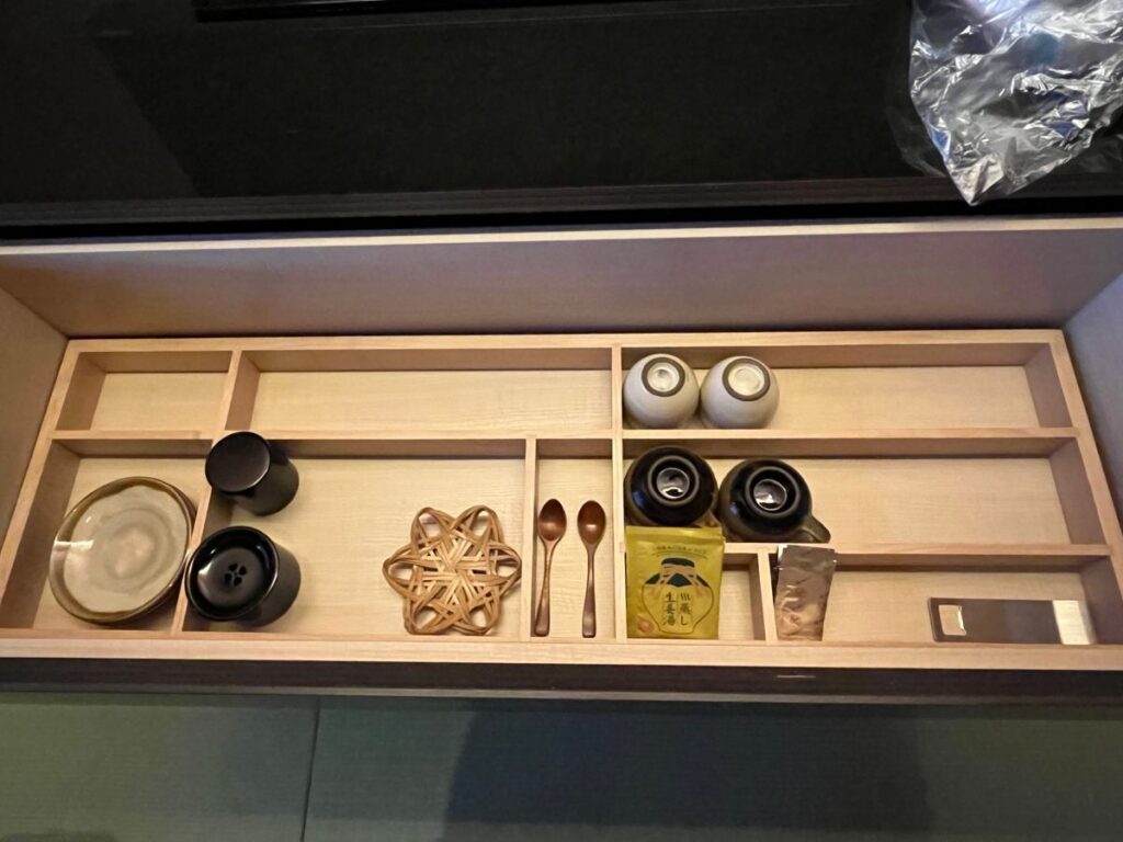 界 別府のお茶セットの引き出し