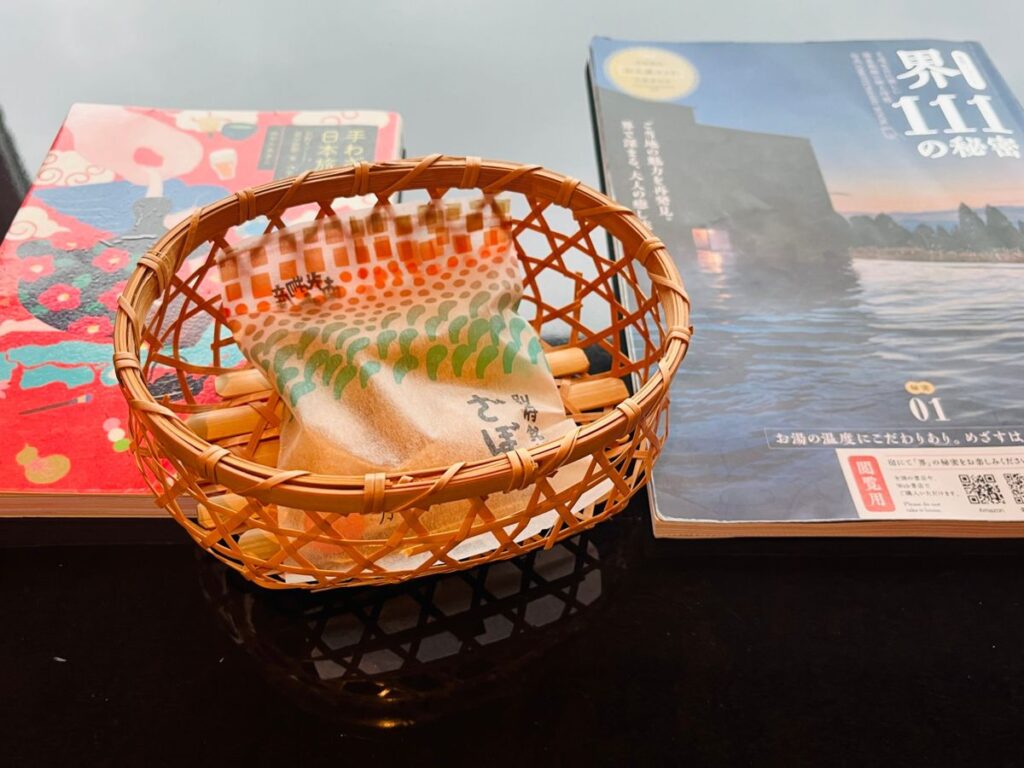界 別府のお茶菓子と『界 111の秘密』